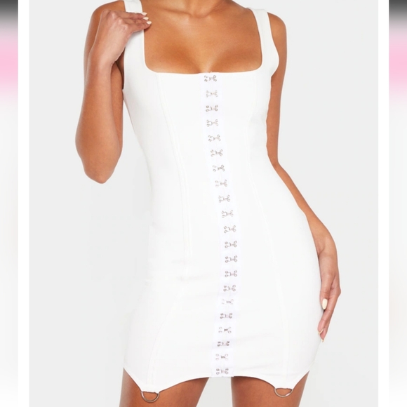 PrettyLittleThing Dresses & Skirts - White Sleeveless Binding Detail Hook And Eye Bodycon Dress